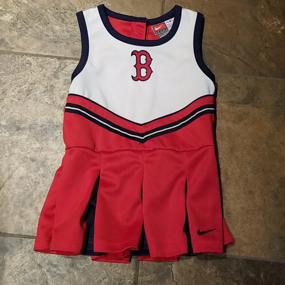 Girls 2 piece outfit.  Nike team.